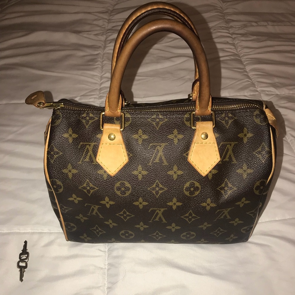 Authentic Louis Vuitton Speedy Tote!